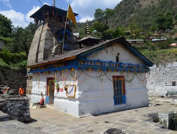 भगवान विष्णु का एक ऐसा मंदिर जो शादीशुदा लोगों के लिए खोल देता है सौभाग्य के द्वार, जानें त्रियुगीनारायण धाम की चमत्कारी मान्यता