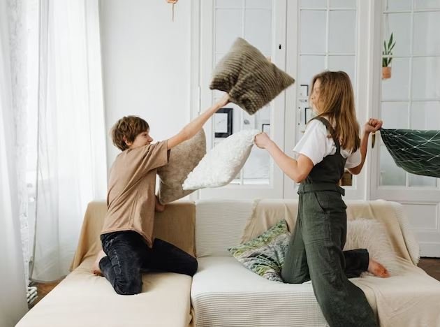 छोटे भाई-बहन की मैरिड लाइफ में हैं कई परेशानियां या हमेशा रहती है तालमेल में कमी? शनि के तीसरे भाव में प्रभाव और समाधान