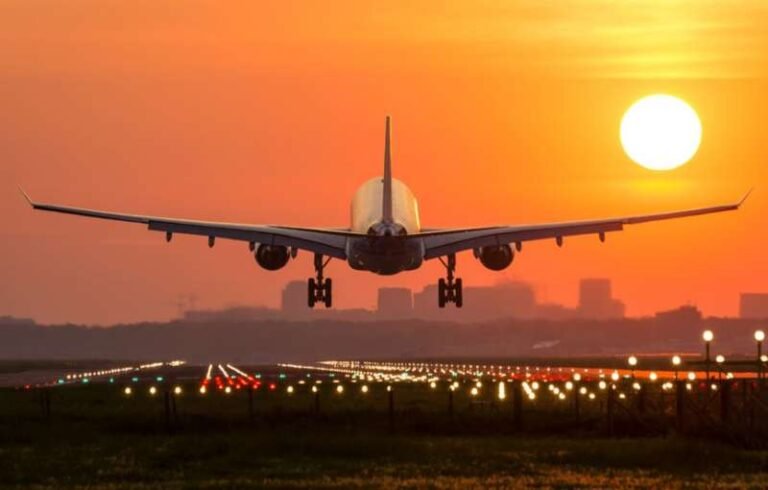 फ्लाइट में महिला को गलत तरीके से छूने का आरोप, केस दर्ज