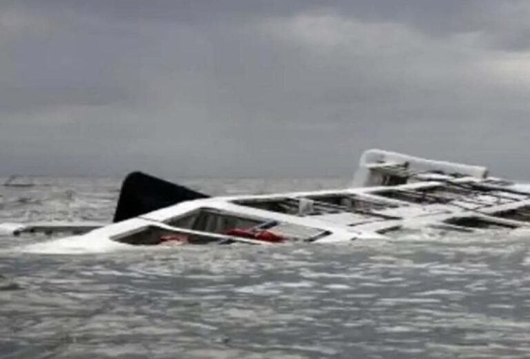 फिलीपींस में यात्रियों से भी फेरी समुद्र में डूबी, 13 की मौत, 100 से ज्यादा लापता