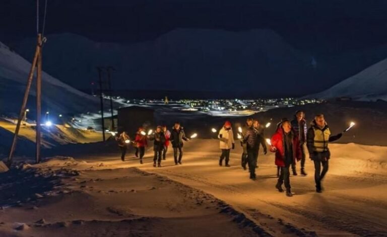 जहां दिन और रात में नहीं है फर्क, चार महीने बिना सूरज के जीवन जीते हैं लोग