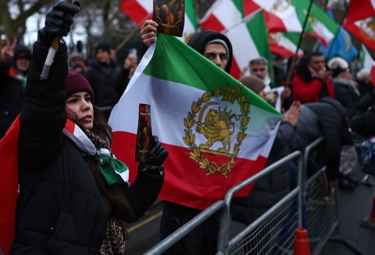 ईरान में विरोध प्रदर्शन लगातार जारी…. इंटरनेट बंद, इंटरनेशनल टेलीफोन सेवाओं पर भी रोक