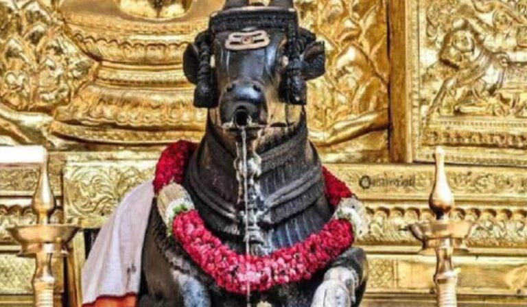 400 साल पुराने इस मंदिर नंदी के मुख से निकलती है जलधारा,