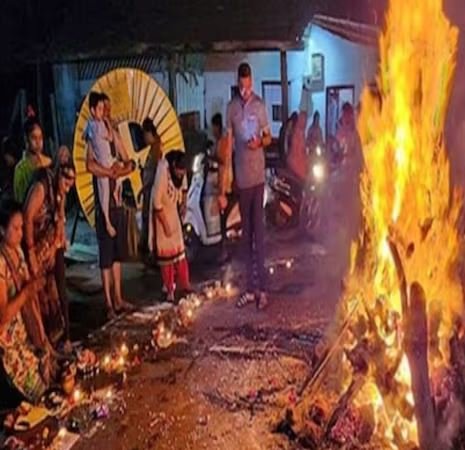होलिका दहन की अग्नि में अर्पित करें ये सामग्री, चमक उठेगा भाग्य ग्रह दोष होंगे समाप्त, नौकरी और शादी की बाधा खत्म