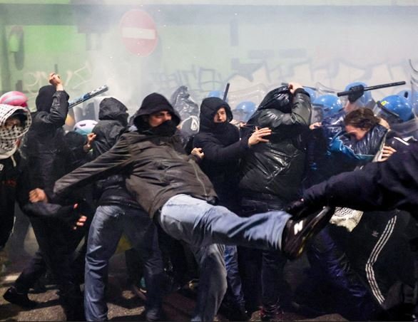 विंटर ओलंपिक के विरोध में प्रदर्शन हिंसक झड़पों में बदला, पुलिस ने किया लाठीचार्ज