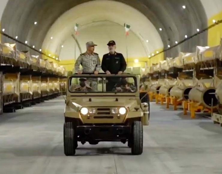 ईरान ने नए अंडरग्राउंड मिसाइल बेस का किया अनावरण, कमांडर ने किया दौरा