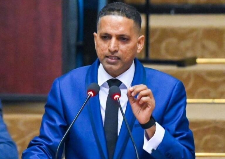 गुयाना की संसद में गूंजी शुद्ध हिंदी, भारतीय मूल के मंत्री ने बिना कागज के बहस की चुनौती दी