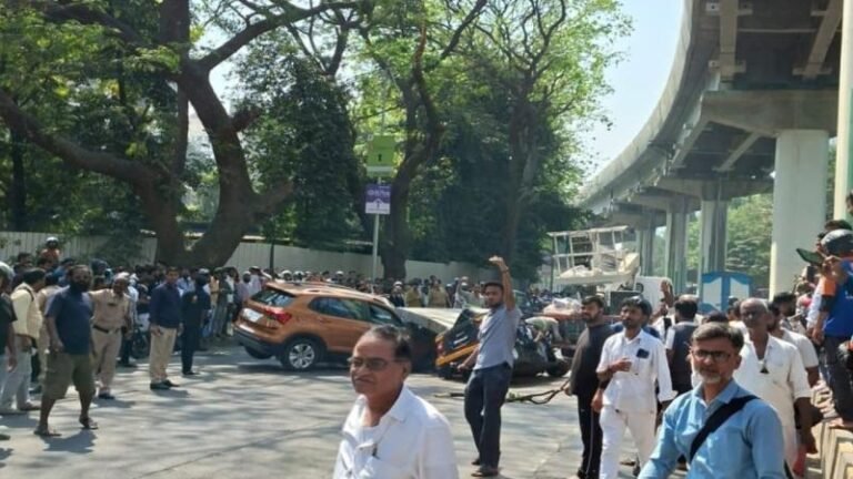 Mumbai में मेट्रो पिलर गिरा, 1 की मौत, 4 घायल