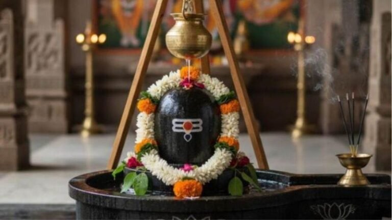 शिवलिंग में विराजमान है पूरा शिव परिवार… जानिए कौन-कौन हैं विराजमान